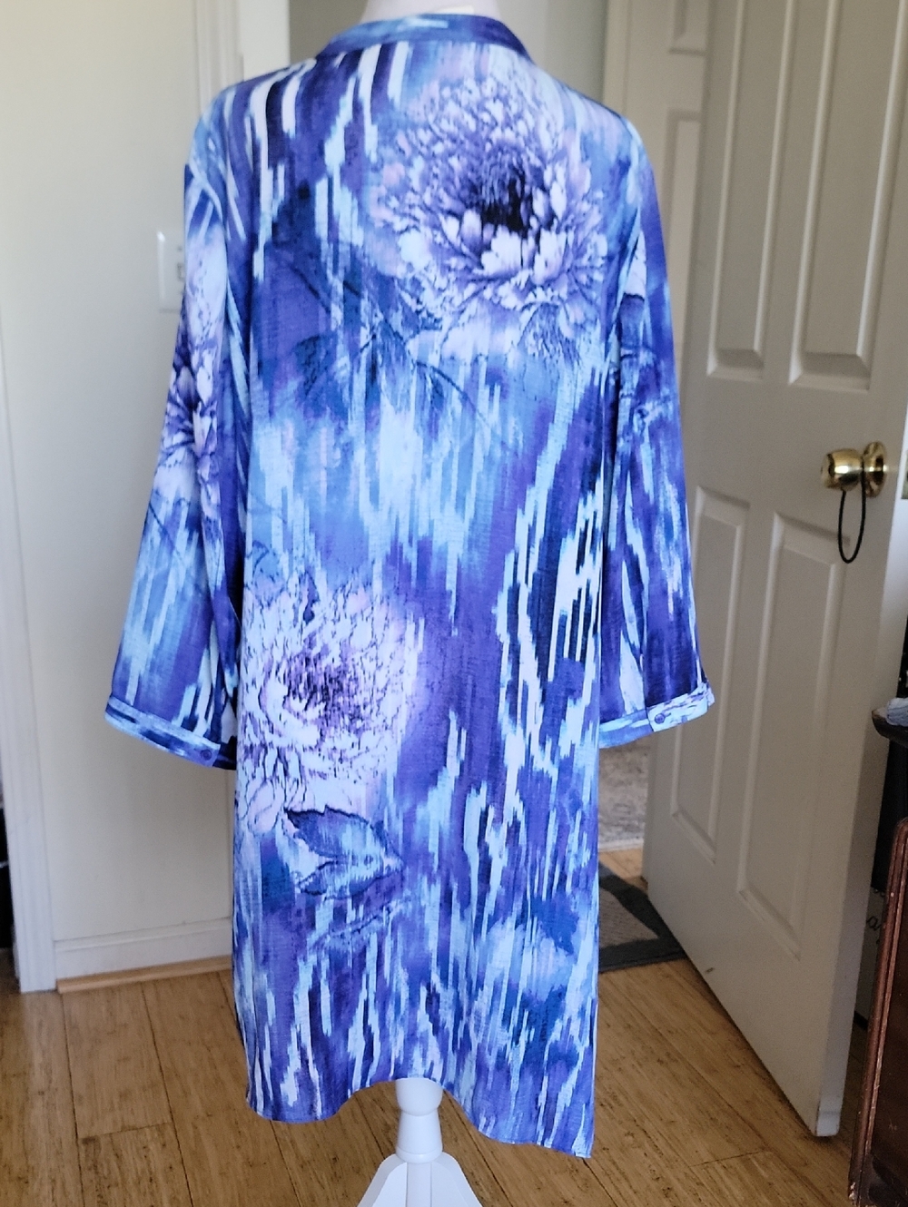 Chico's Blue Floral V-Neck Women's Tunic Top - Picture 5 of 8